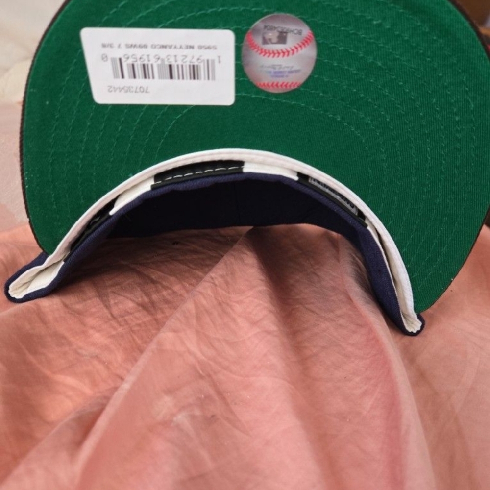 Fitted hat - Picture 2 of 5